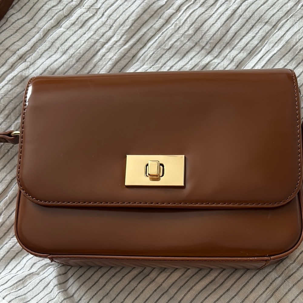 Elegant Brown Leather Shoulder Bag